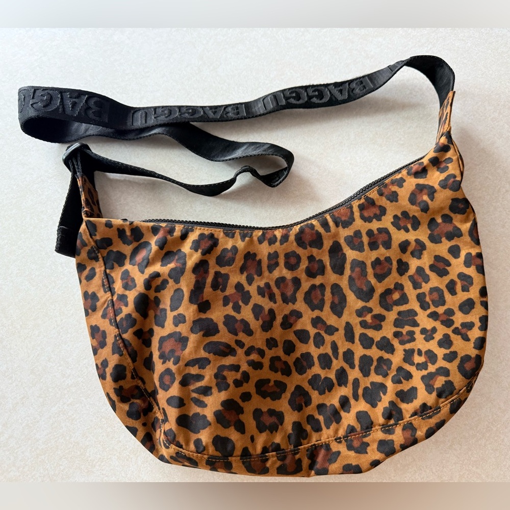 BAGGU NWOT CRESCENT BAG!